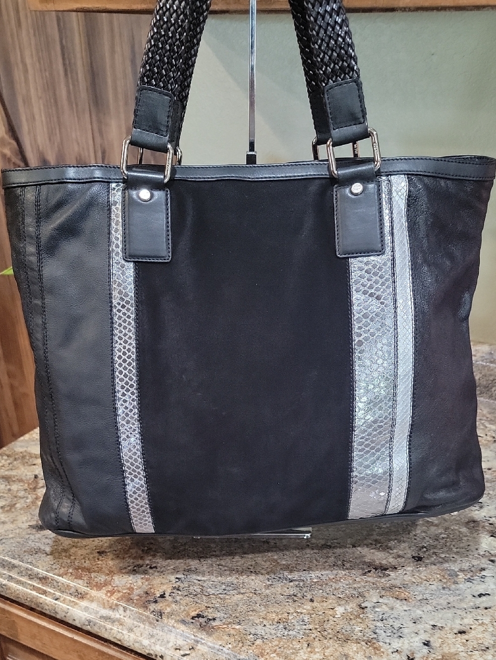 MCM Italy Metal Logo Black Leather - Picture 8 of 15